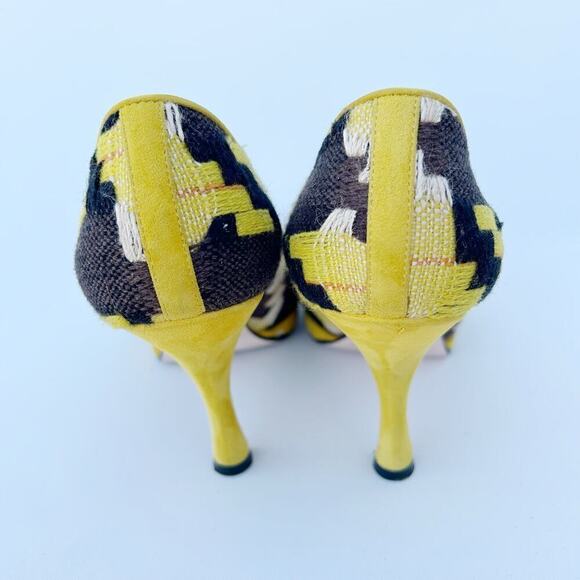Christian Lacroix Tweed Embroidered Yellow Pumps Heels Woven Round Toe Size 6.5 - Picture 5 of 9